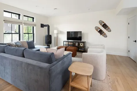 60-C Landing Circle Stowe VT 05672