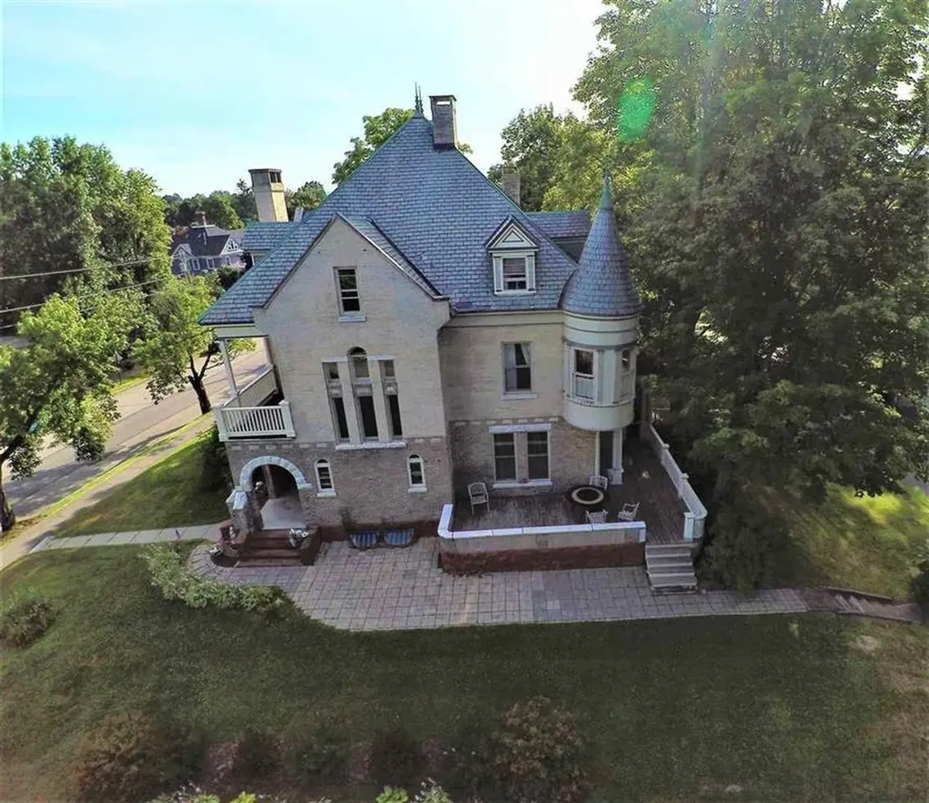 113 School Street Concord NH 03301