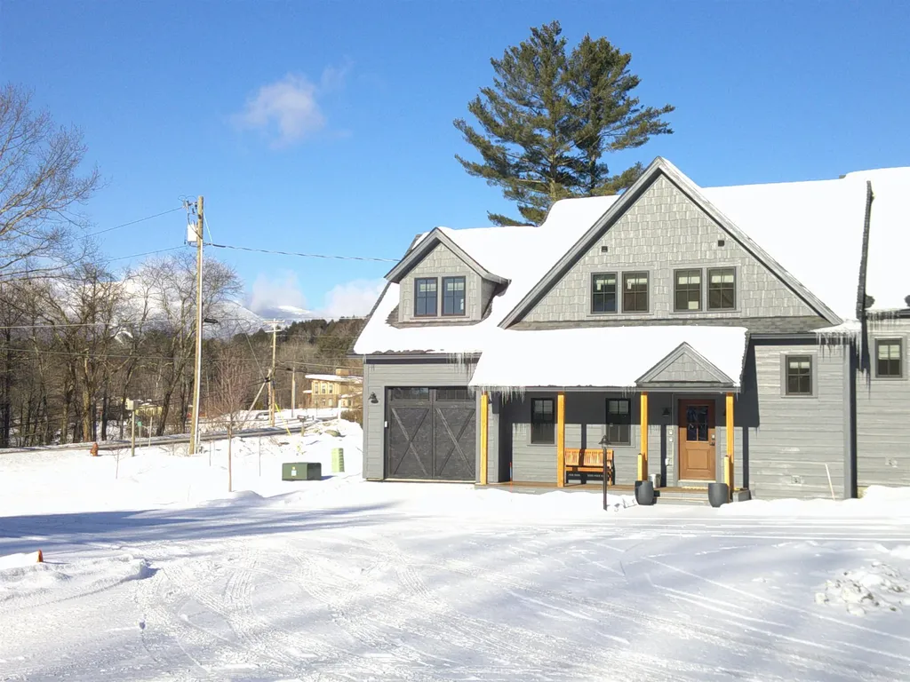 60-A Landing Circle Stowe VT 05672