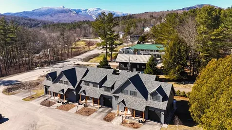 60-a Landing Circle Stowe VT 05672