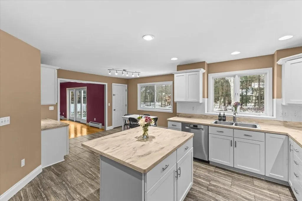 18 Lida Drive Essex VT 05452