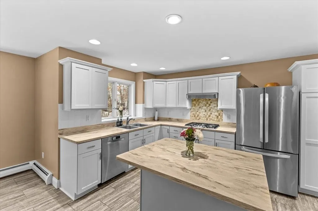 18 Lida Drive Essex VT 05452