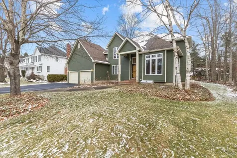 18 Lida Drive Essex VT 05452