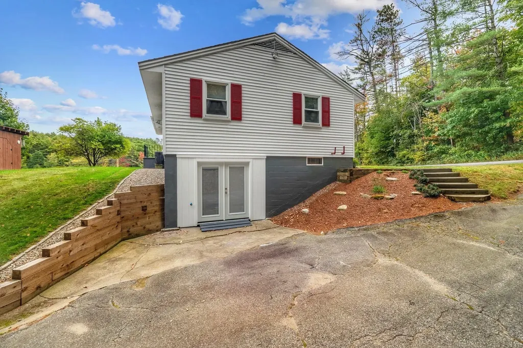 56 Summit Road Newport NH 03773