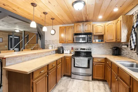 10 Ambrose Lane Pittsburg NH 03592