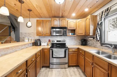 10 Ambrose Lane Pittsburg NH 03592