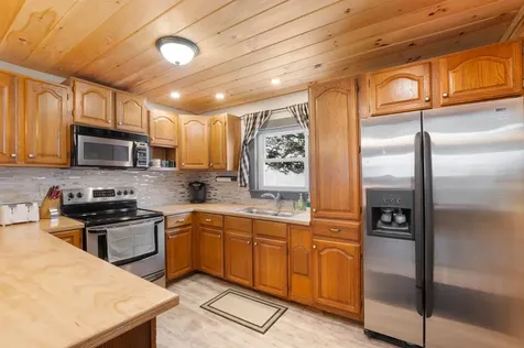 10 Ambrose Lane Pittsburg NH 03592