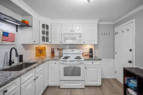 99 East Broadway Derry NH 03038