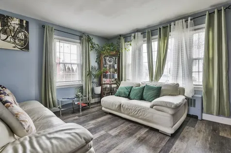 33 Exeter Avenue Manchester NH 03103