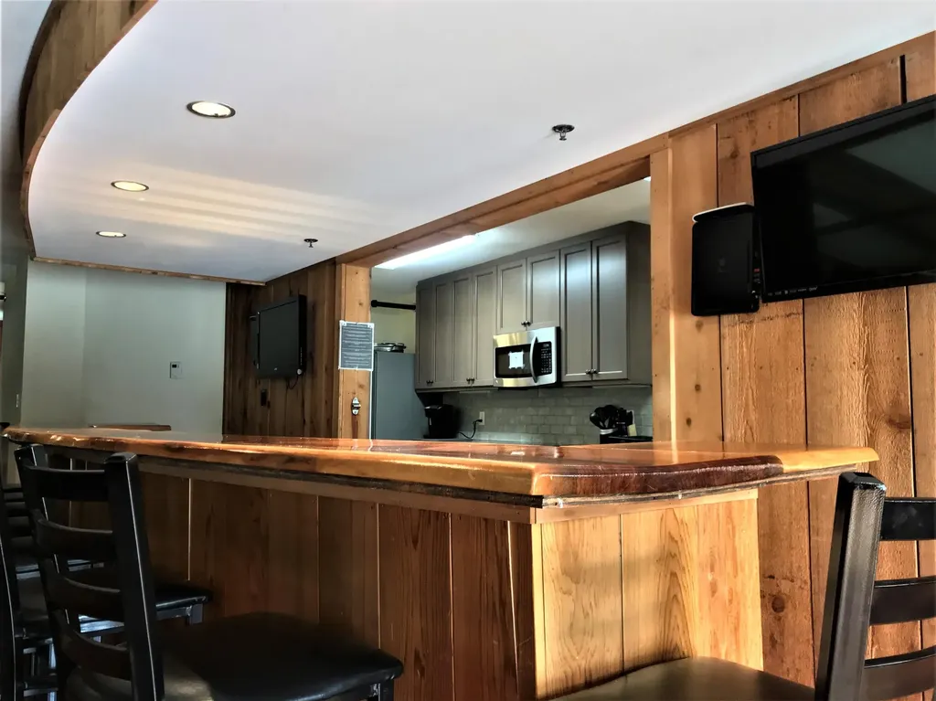 2 Upper Howes Way Wilmington VT 05363