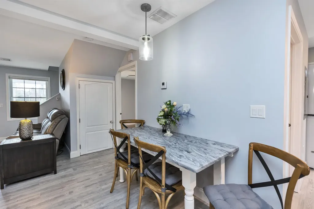 404 Collettes Grove Road Derry NH 03038