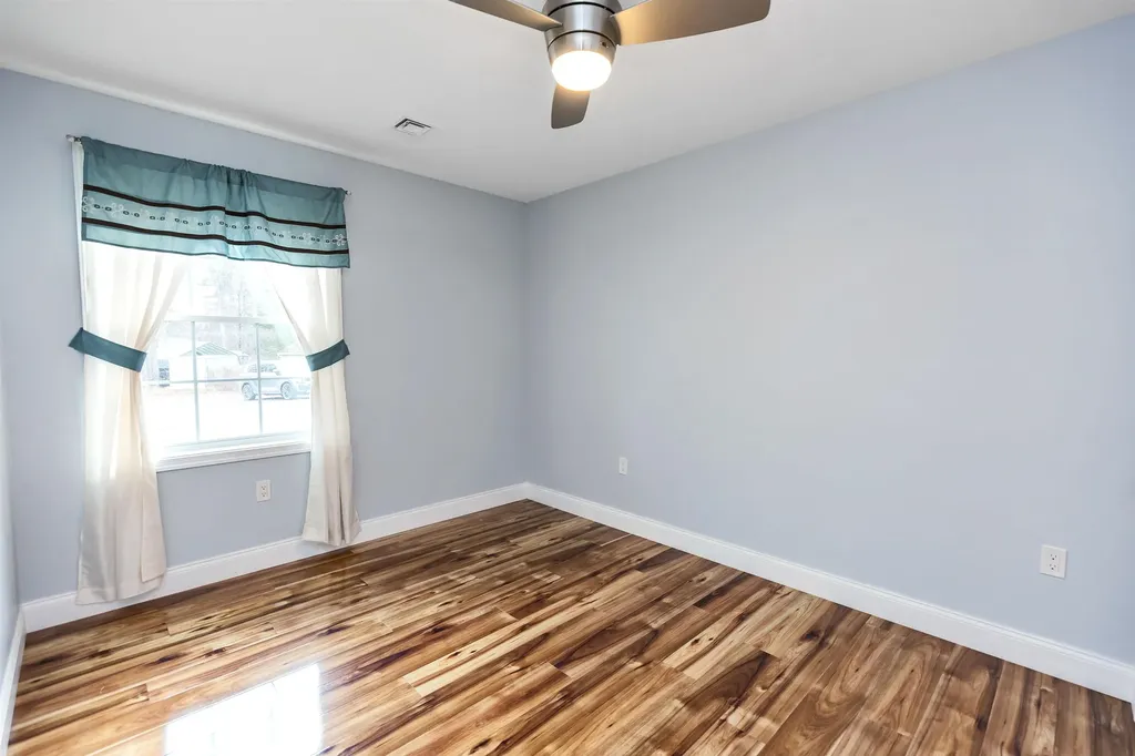 404 Collettes Grove Road Derry NH 03038