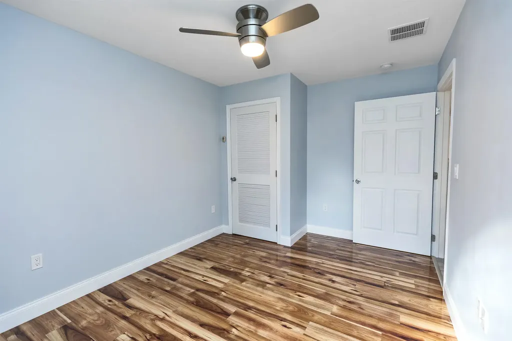 404 Collettes Grove Road Derry NH 03038