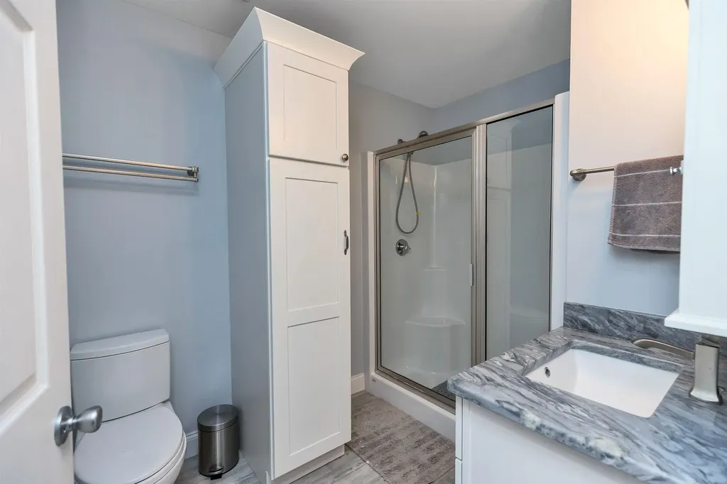 404 Collettes Grove Road Derry NH 03038