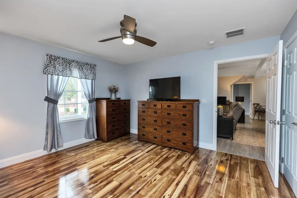 404 Collettes Grove Road Derry NH 03038