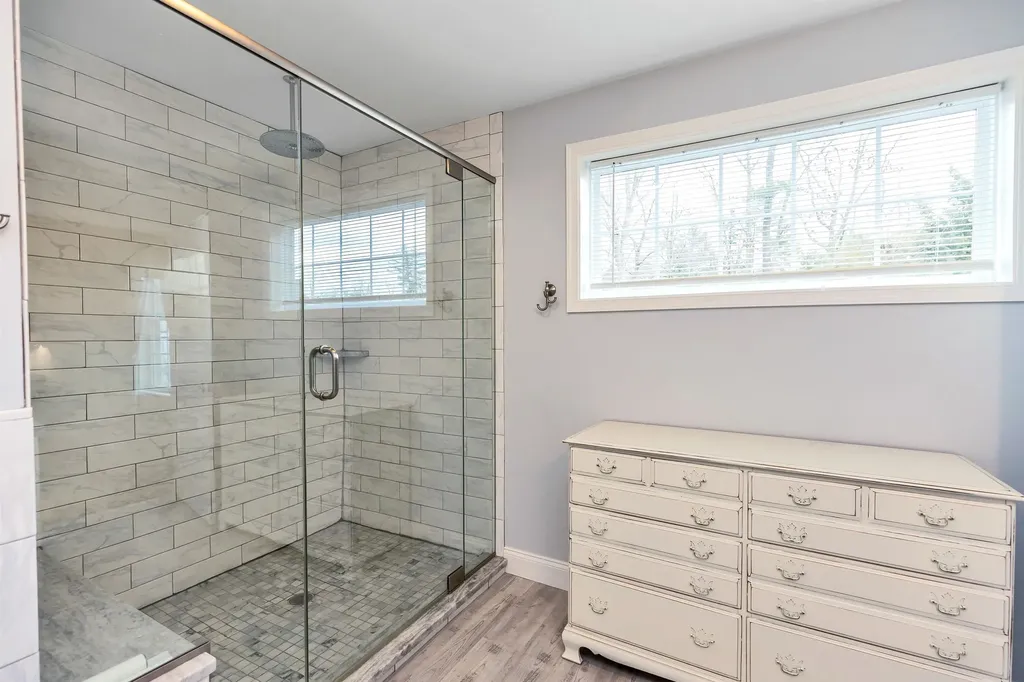 404 Collettes Grove Road Derry NH 03038