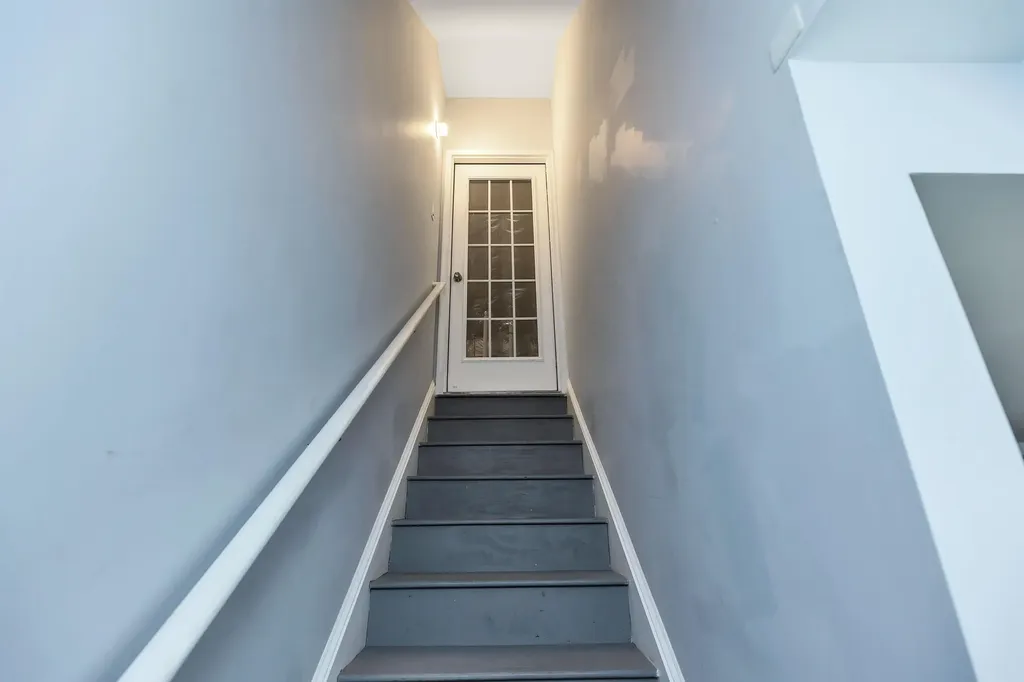 404 Collettes Grove Road Derry NH 03038