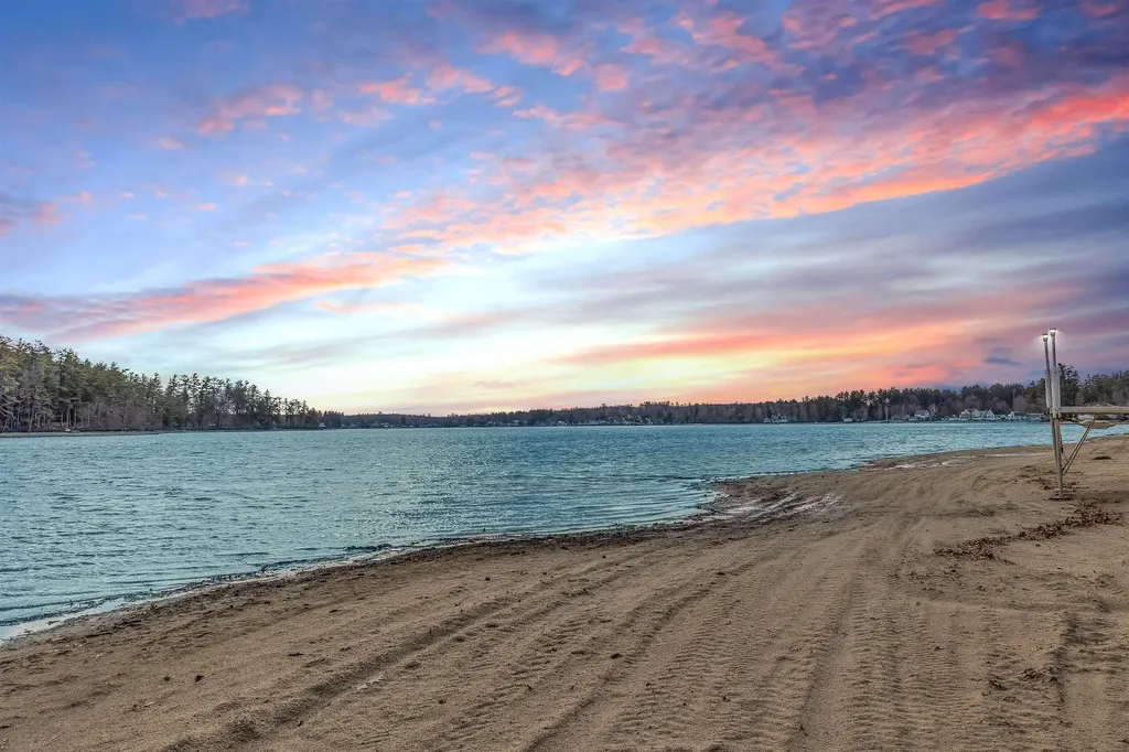 404 Collettes Grove Road Derry NH 03038