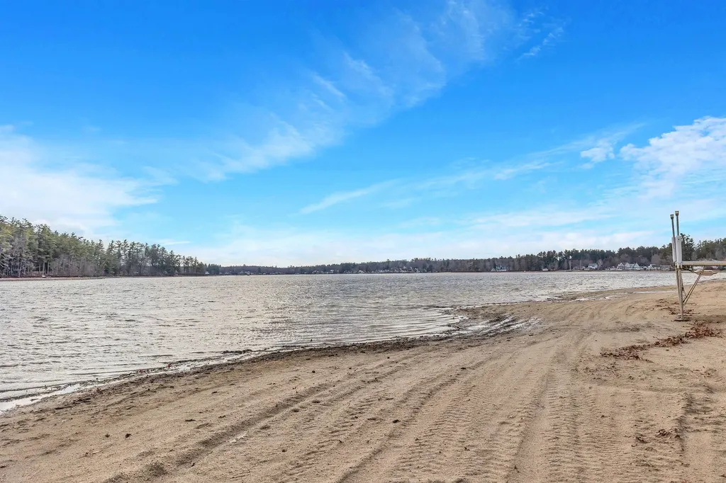 404 Collettes Grove Road Derry NH 03038