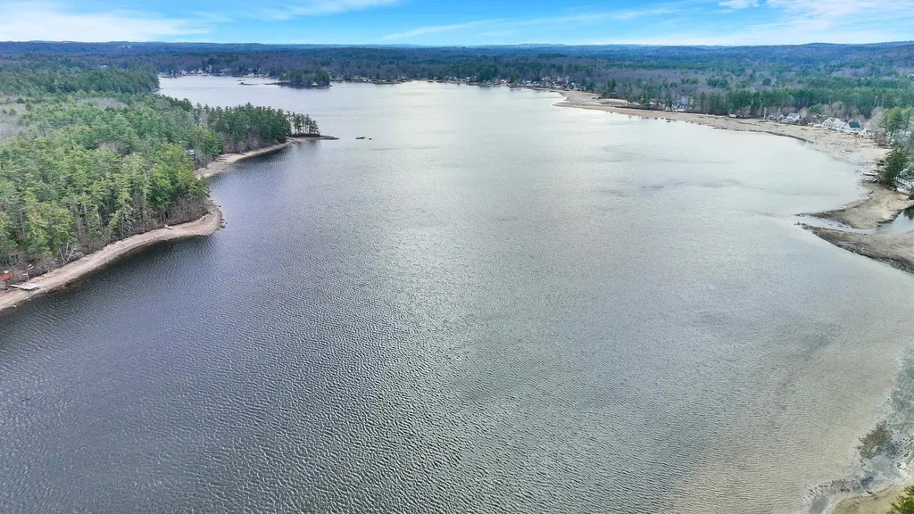 404 Collettes Grove Road Derry NH 03038