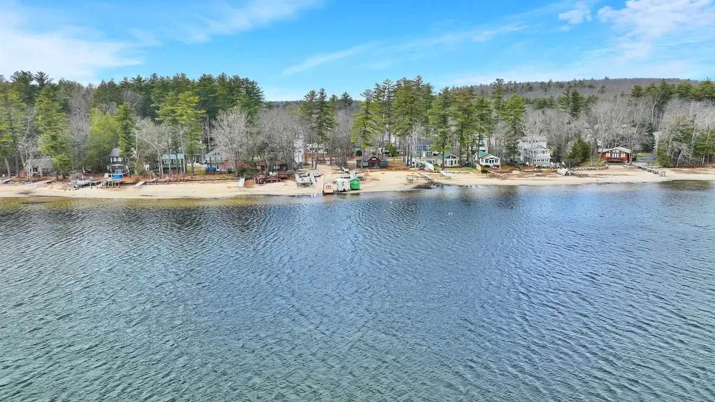 404 Collettes Grove Road Derry NH 03038