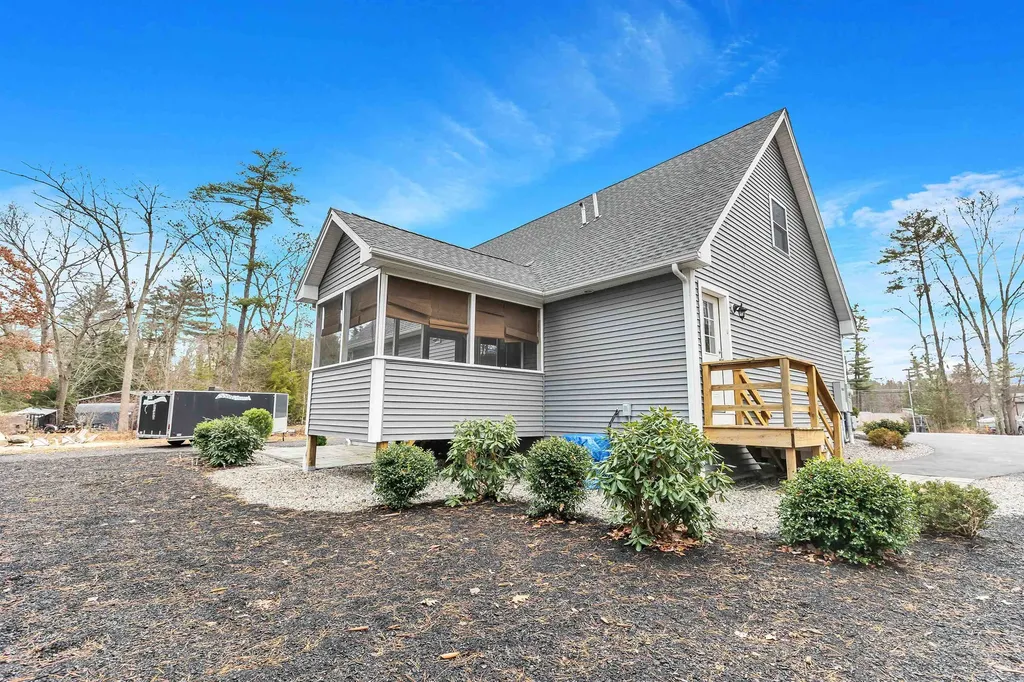 404 Collettes Grove Road Derry NH 03038