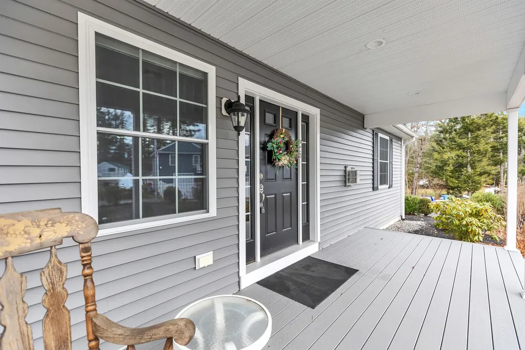 404 Collettes Grove Road Derry NH 03038