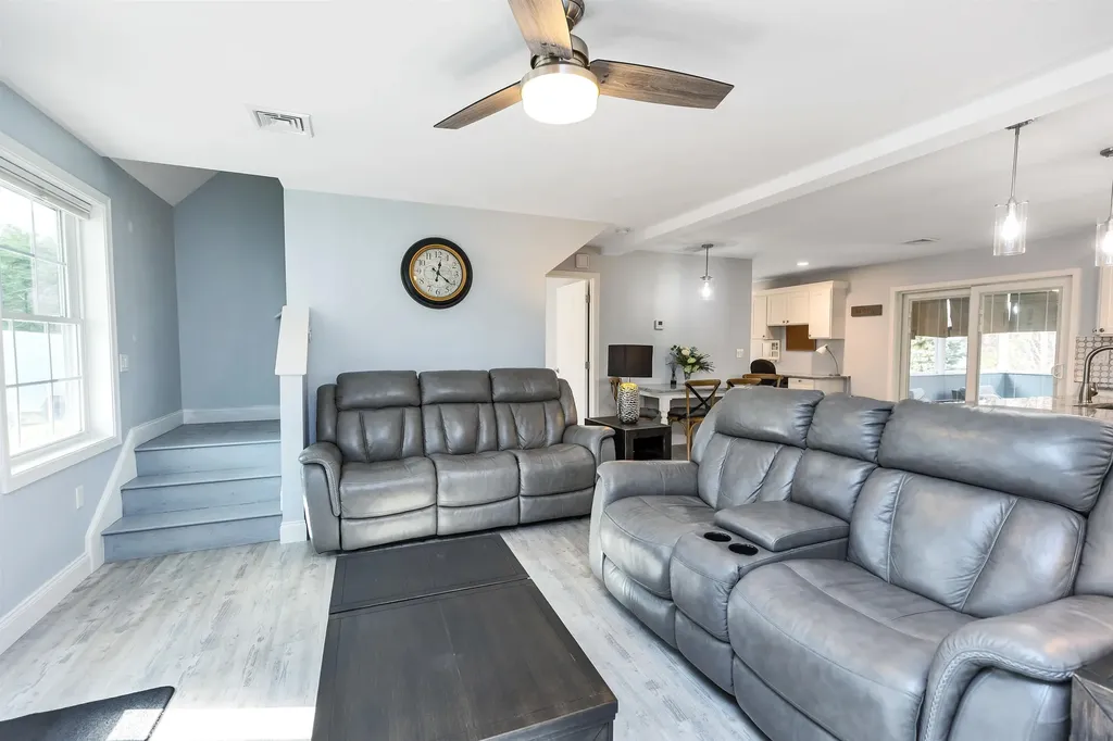 404 Collettes Grove Road Derry NH 03038