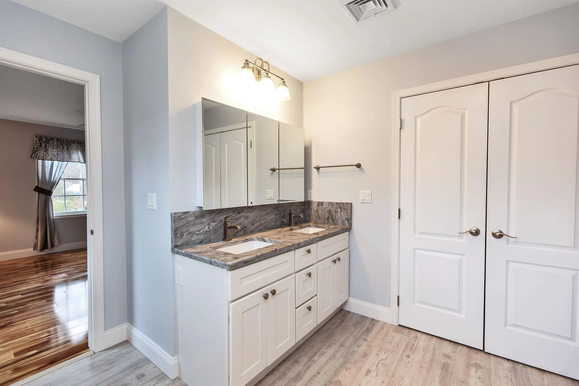 404 Collettes Grove Road Derry NH 03038