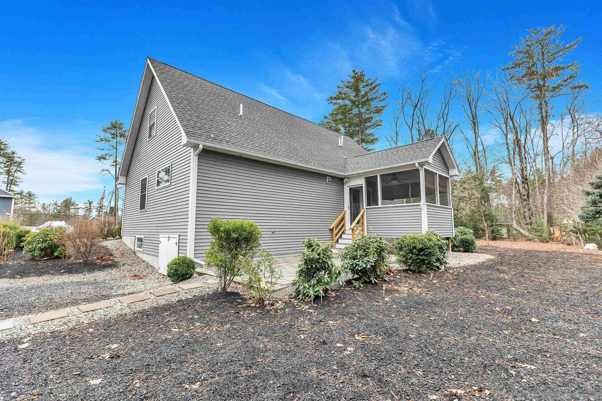 404 Collettes Grove Road Derry NH 03038