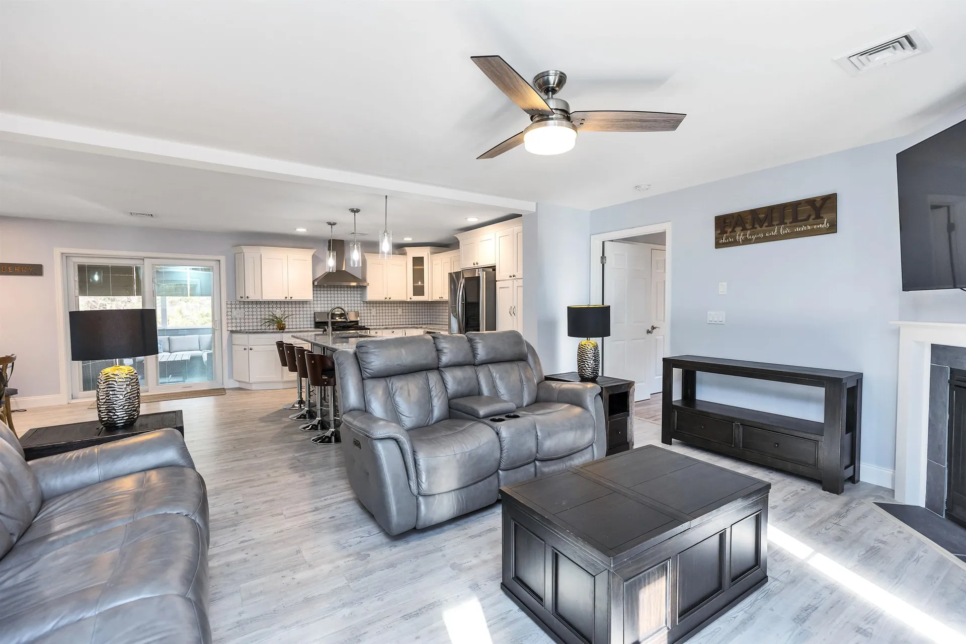 404 Collettes Grove Road Derry NH 03038