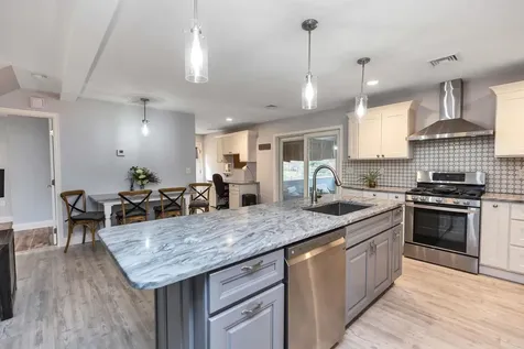 404 Collettes Grove Road Derry NH 03038