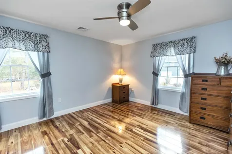 404 Collettes Grove Road Derry NH 03038