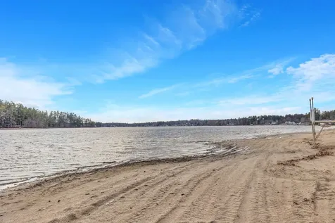 404 Collettes Grove Road Derry NH 03038