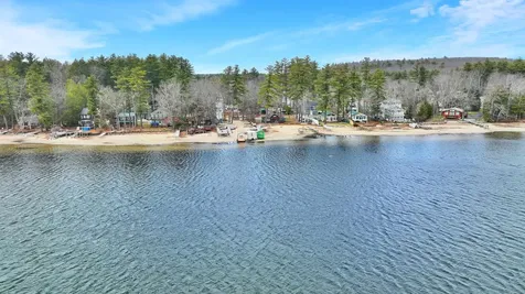 404 Collettes Grove Road Derry NH 03038