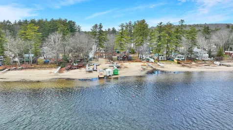 404 Collettes Grove Road Derry NH 03038