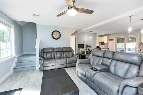 404 Collettes Grove Road Derry NH 03038