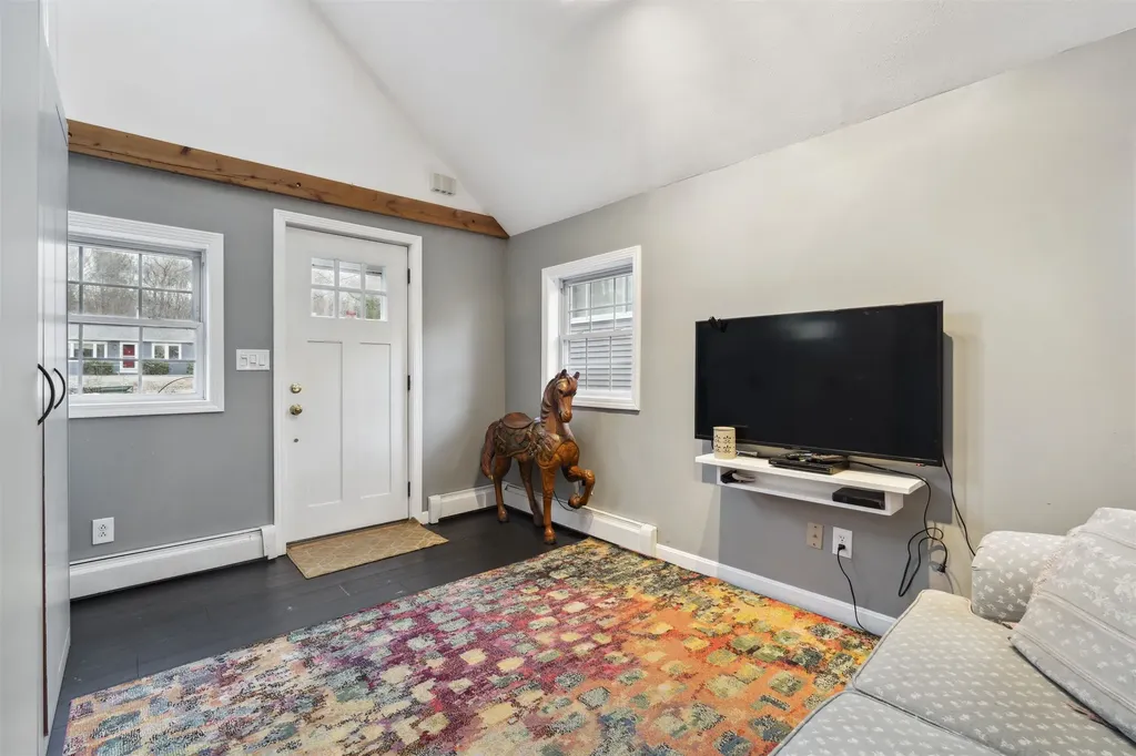 8 Beaver Lake Avenue Derry NH 03038