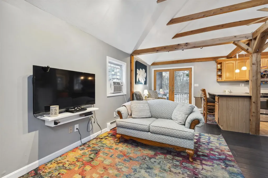 8 Beaver Lake Avenue Derry NH 03038