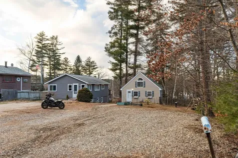 8 Beaver Lake Avenue Derry NH 03038