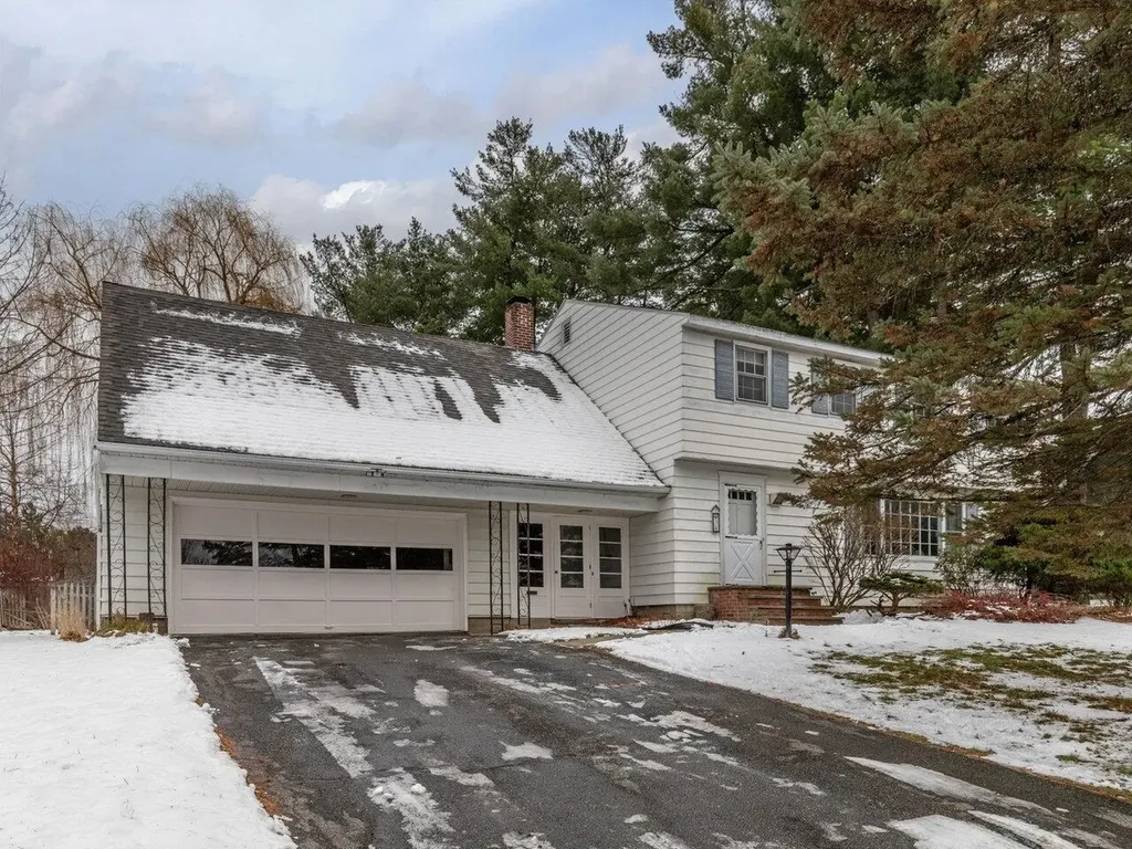 34 Summit Ridge Burlington VT 05401