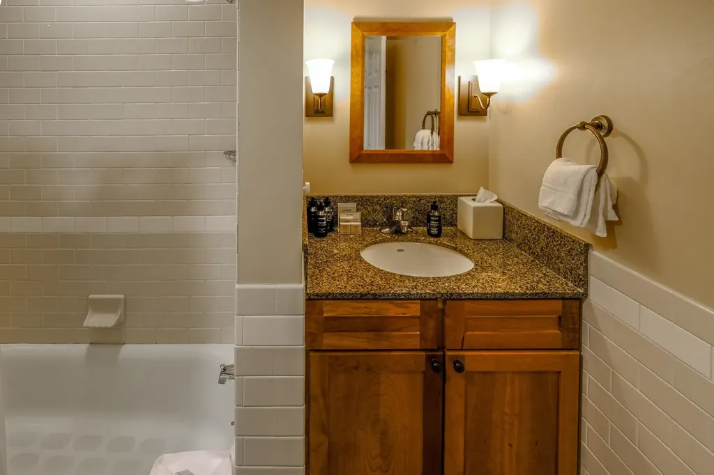 517/519 Qiii Jackson Gore Adams House Ludlow VT 05149