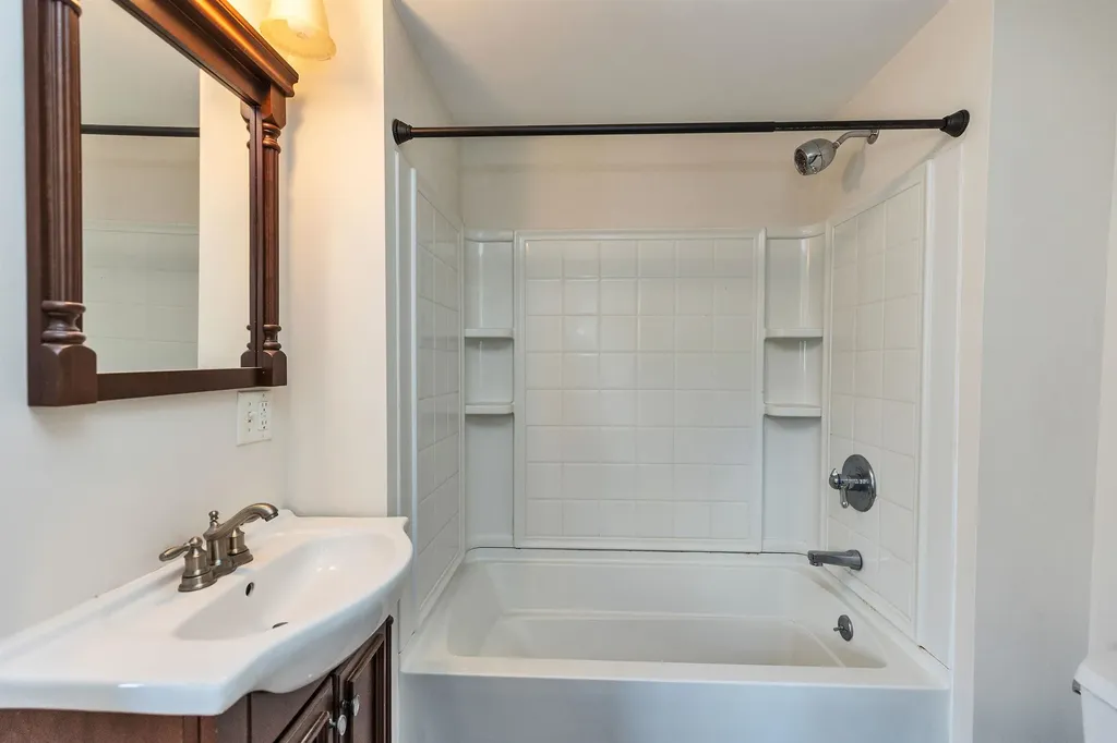 9 Willow Street Milford NH 03055