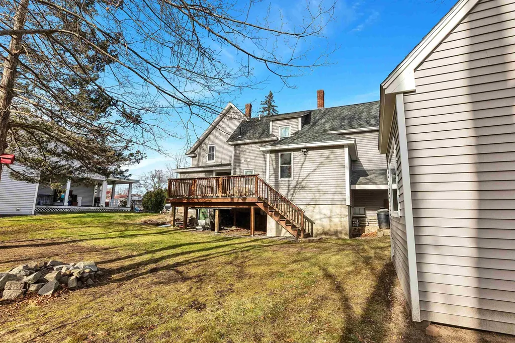 9 Willow Street Milford NH 03055