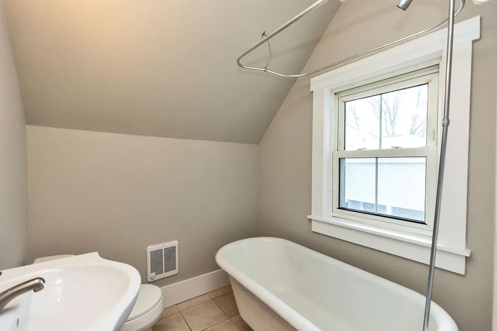 9 Willow Street Milford NH 03055