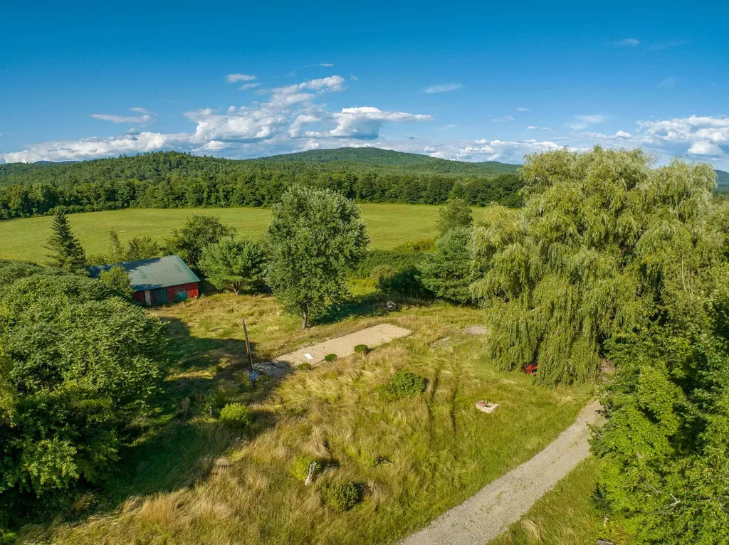 12 Smith Bridge Road Plymouth NH 03264