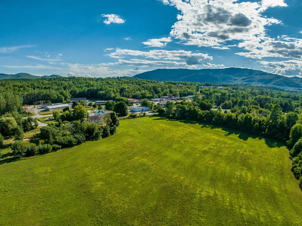 12 Smith Bridge Road Plymouth NH 03264