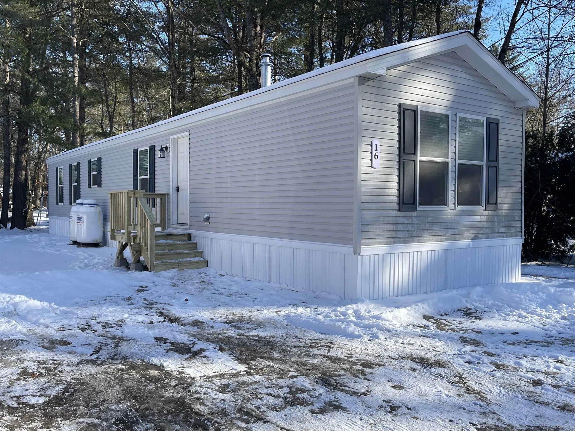 16 Vine Street Franklin NH 03235