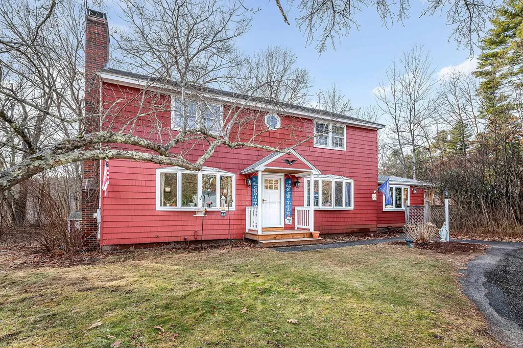 4 Belvina Circle Pelham NH 03076