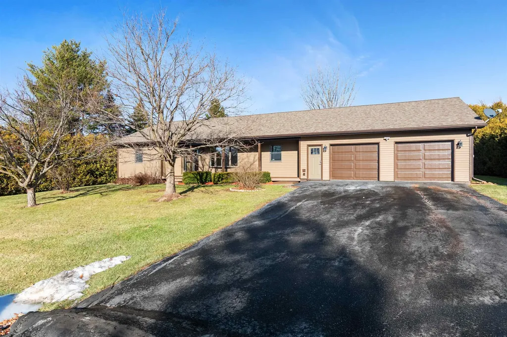 21 Meadowbrook Lane St. Albans Town VT 05478